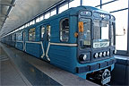 Состав из вагонов типа 81-717.5М/81-714.5М на станции "Воробьёвы горы"